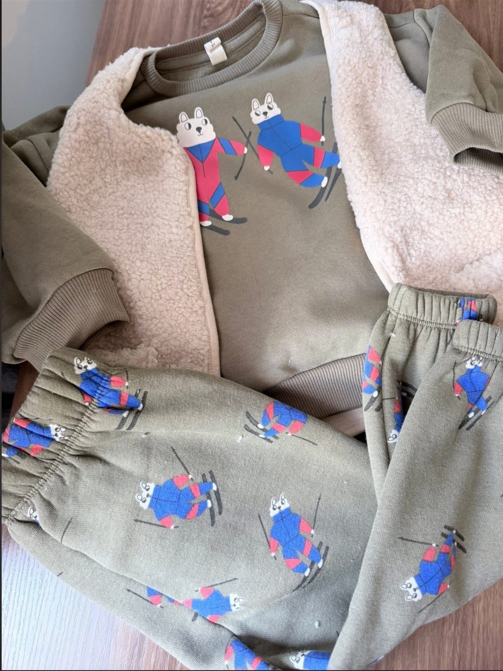 The new chapter - 2T - Kids Olive Green Ski Bunny Sweatshirt & Jogger Set